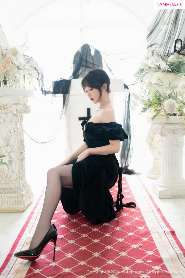 波巧酱  [XiuRen]高清写真图 2024.02.05 No.8070 波巧酱 黑丝美腿第12张图片